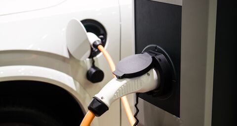 Via app to the next charging station for electric cars